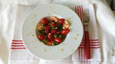 Salade crevettes, framboises, courgette