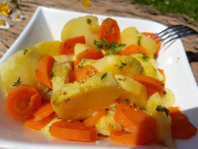 Salade de carottes et pommes de terre, vinaigrette épicée