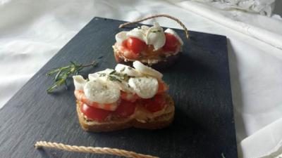 Tartine tomate – mozza – crevettes