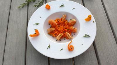 Crevettes marinées ail et romarin, carotte croquante