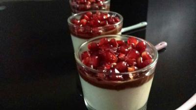 Panacotta grenade, sauce chocolat au lait
