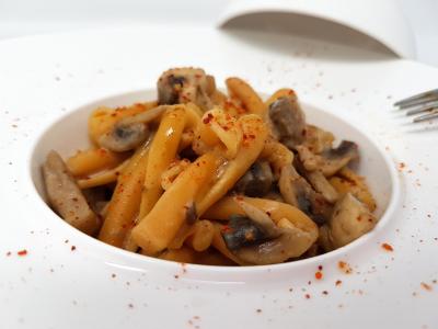 Pâtes aux champignons, sauce au lait d’amandes