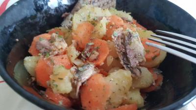 Salade pommes de terre, carottes et sardines