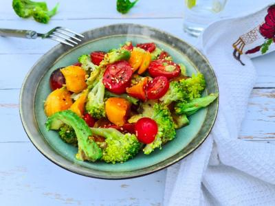 Salade brocoli, avocat, tomates et melon