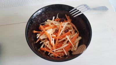 Salade de carottes et céleri, vinaigrette miel et moutarde